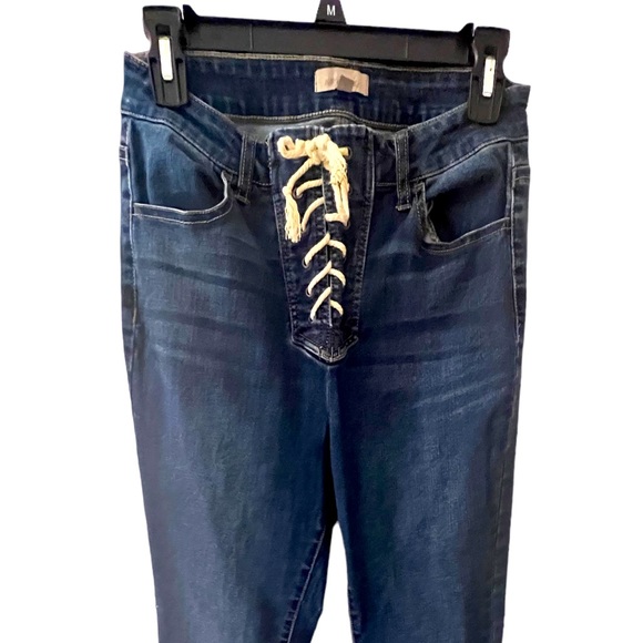 WONDERLY FLARE LEG, WAIST TIE JEANS- SIZE 30” WAIST AND 32” LENGTH! Sexy cute! - Picture 6 of 13